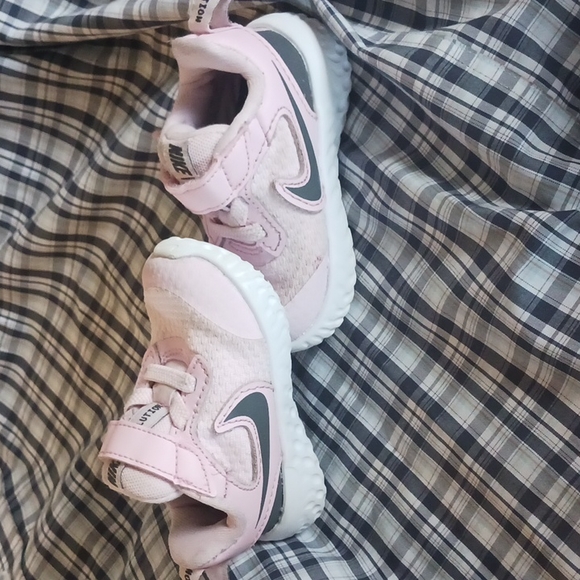 Nike toddler size 3 sneakers - Picture 3 of 4